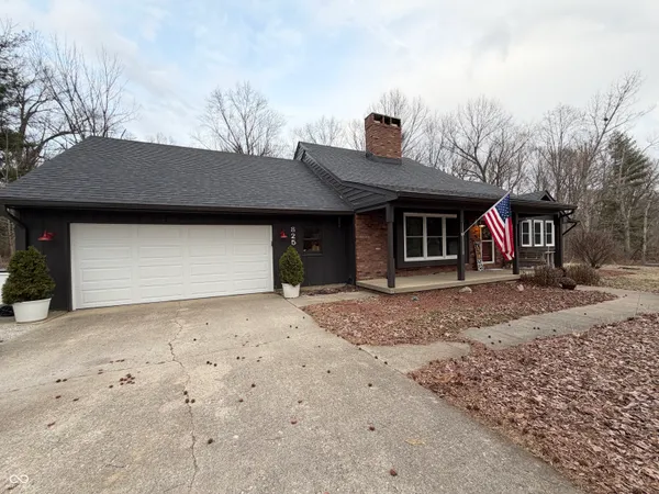 $319,900 | 825 West Krislynn Woods Avenue, West Terre Haute, IN 47885
