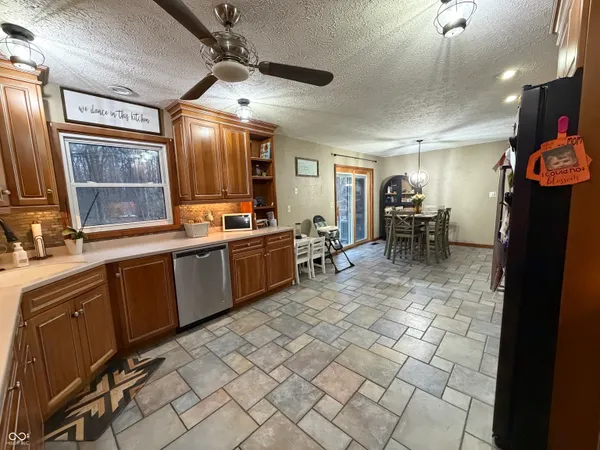 $318,900 | 825 West Krislynn Woods Avenue, West Terre Haute, IN 47885