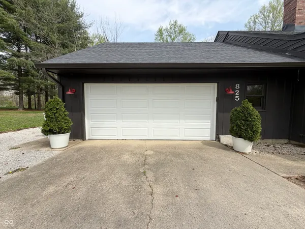 $318,900 | 825 West Krislynn Woods Avenue, West Terre Haute, IN 47885