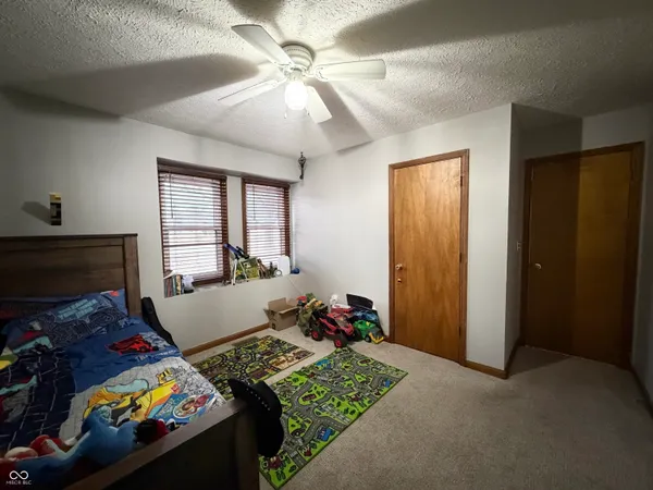 $318,900 | 825 West Krislynn Woods Avenue, West Terre Haute, IN 47885