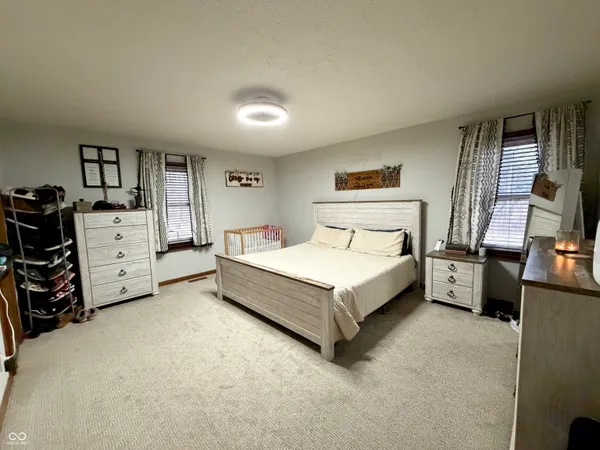 $318,900 | 825 West Krislynn Woods Avenue, West Terre Haute, IN 47885