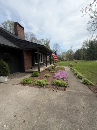 $318,900 | 825 West Krislynn Woods Avenue, West Terre Haute, IN 47885