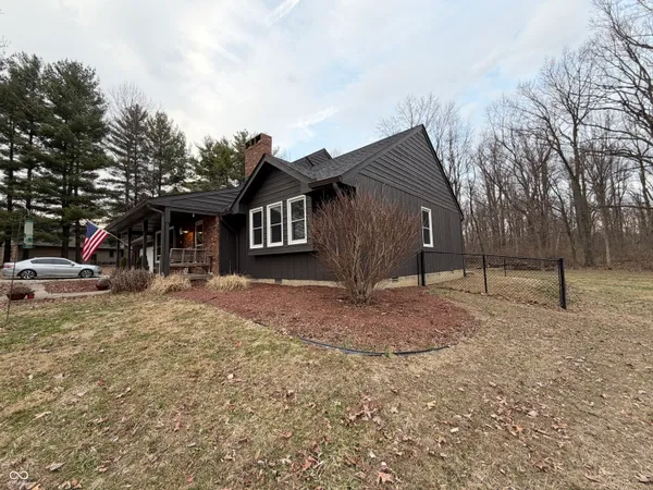 $319,900 | 825 West Krislynn Woods Avenue, West Terre Haute, IN 47885