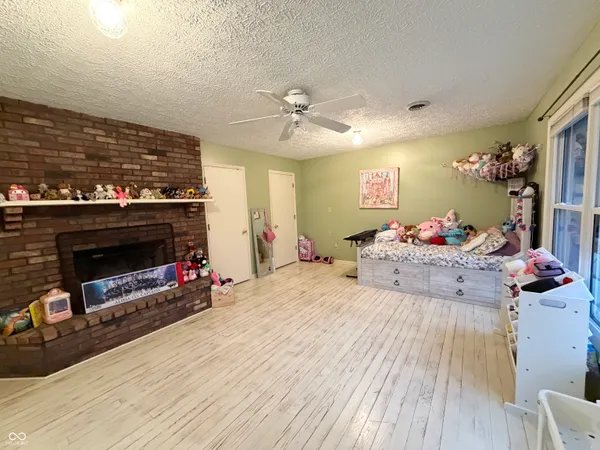 $319,900 | 825 West Krislynn Woods Avenue, West Terre Haute, IN 47885