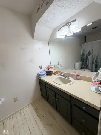 $319,900 | 825 West Krislynn Woods Avenue, West Terre Haute, IN 47885