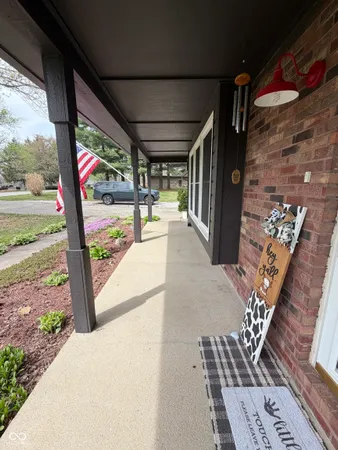 $318,900 | 825 West Krislynn Woods Avenue, West Terre Haute, IN 47885