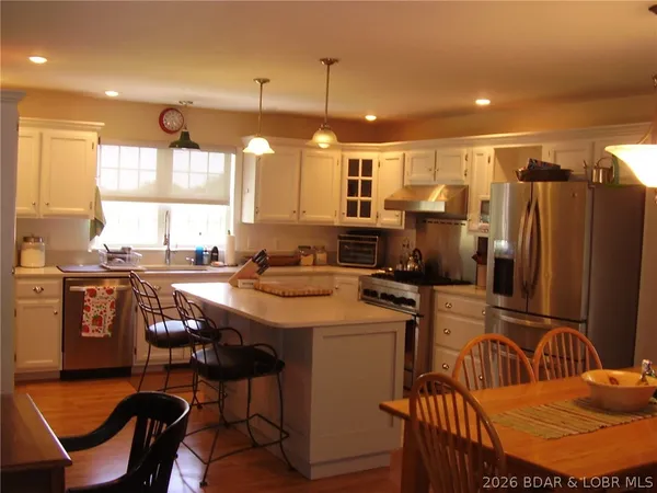 $730,000 | 3521 South 240th Road, Louisburg, MO 65685