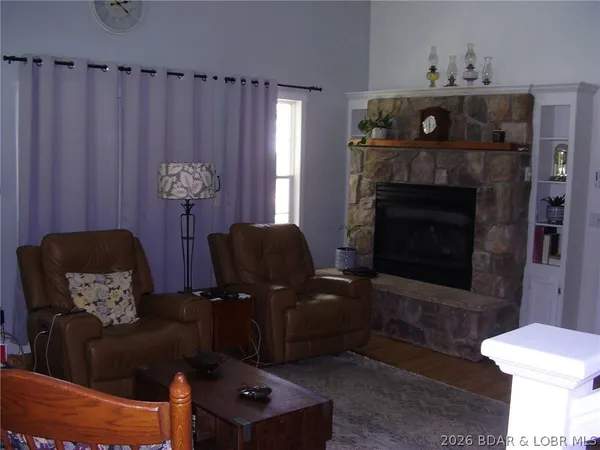 $730,000 | 3521 South 240th Road, Louisburg, MO 65685