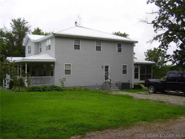 $730,000 | 3521 South 240th Road, Louisburg, MO 65685