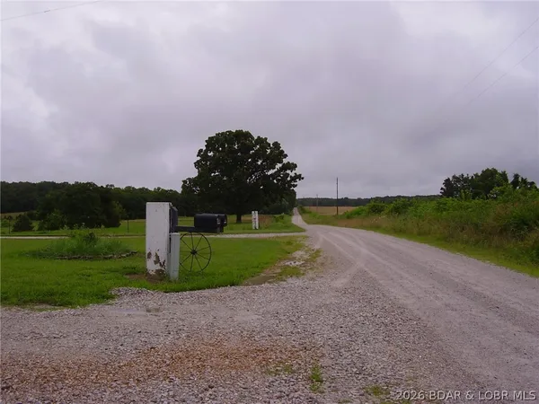 $730,000 | 3521 South 240th Road, Louisburg, MO 65685