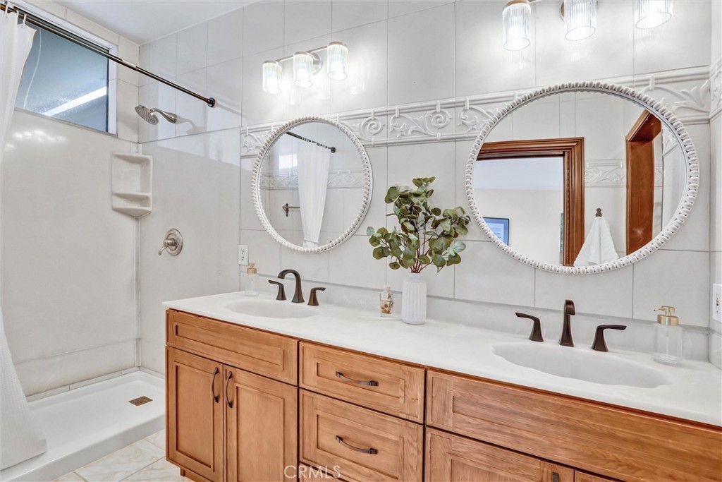 3324 Monique Lane Spring Valley, CA 91977 - Photo 24 of 32 Bathroom 2