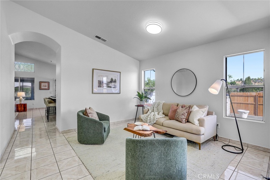 3324 Monique Lane Spring Valley, CA 91977 - Photo 5 of 32 Living Room
