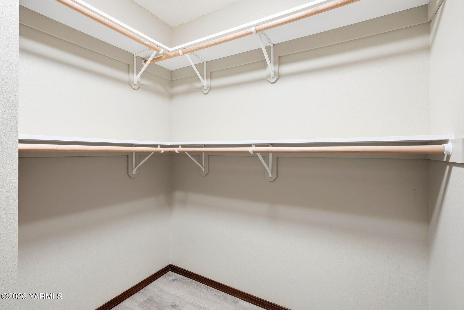 241 Knoll Road Yakima, WA 98908 - Photo 24 of 43 Primary Walk In Closet