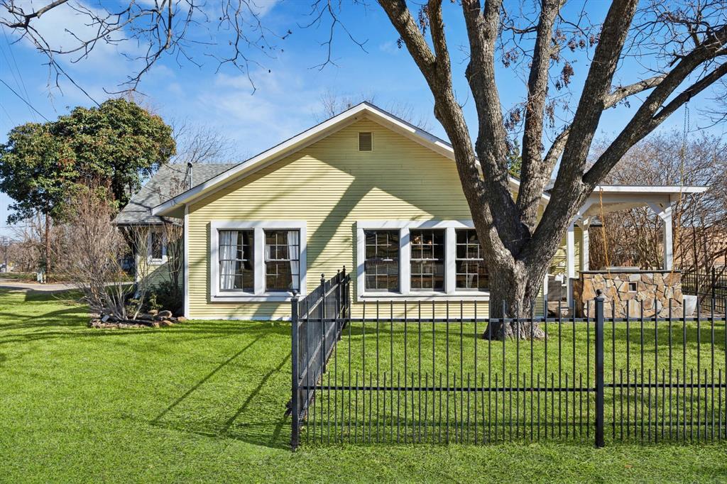 704 Williams Street Rockwall, TX 75087 - Photo 31 of 39 a front view of a house with a yard table and chairs