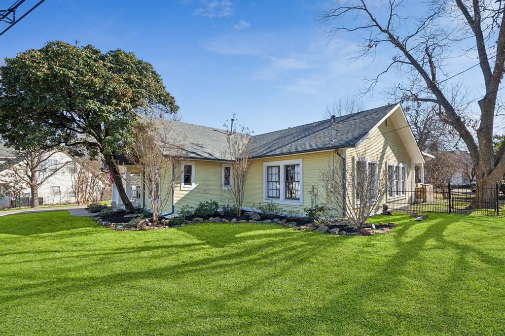 704 Williams Street Rockwall, TX 75087 - Photo 32 of 39 a front view of house with yard and green space
