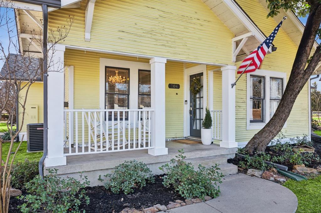 704 Williams Street Rockwall, TX 75087 - Photo 4 of 39 a front view of a house with a garden