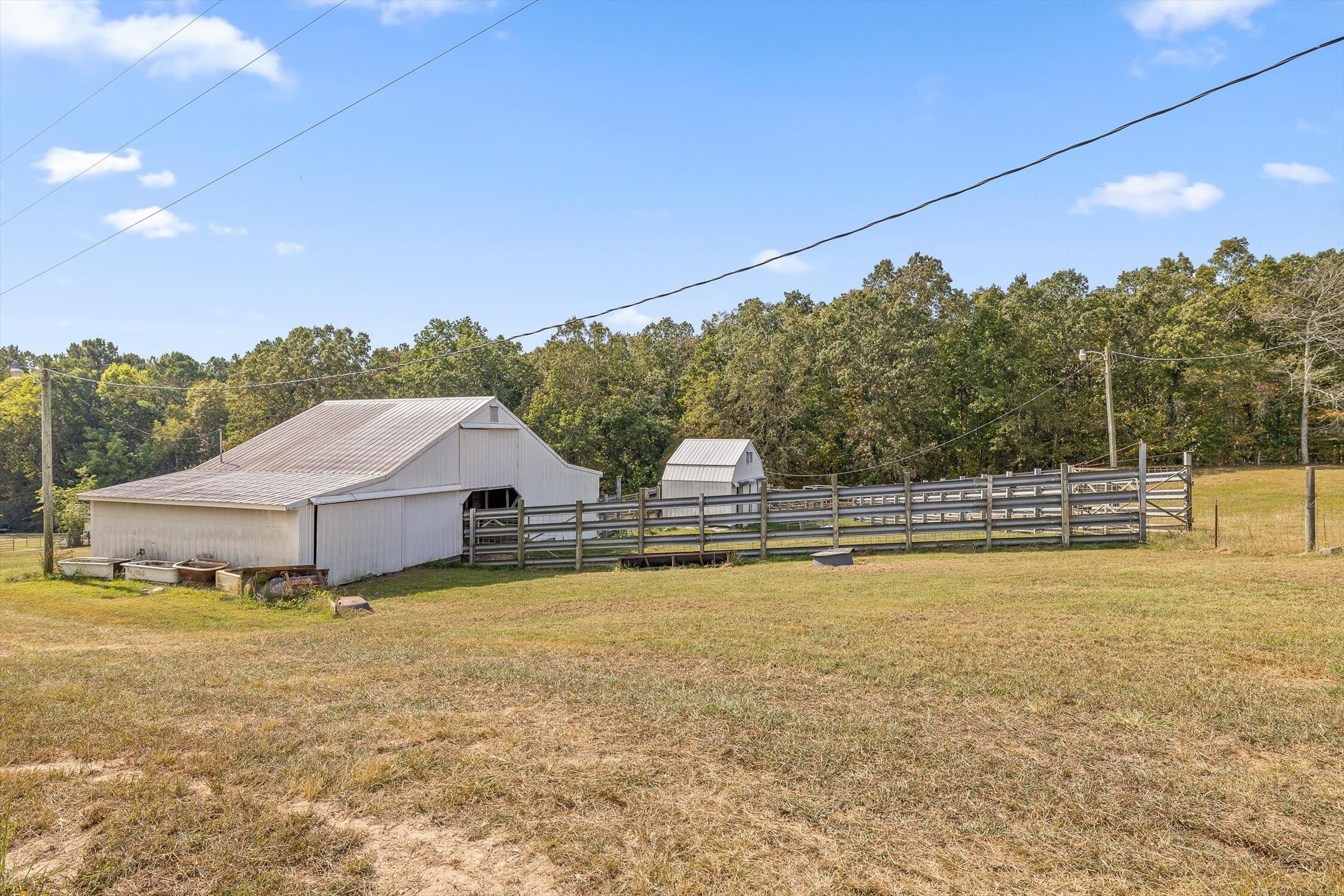 9405 Highway 58 Harrison, TN 37341 - Photo 11 of 76 Barn 1