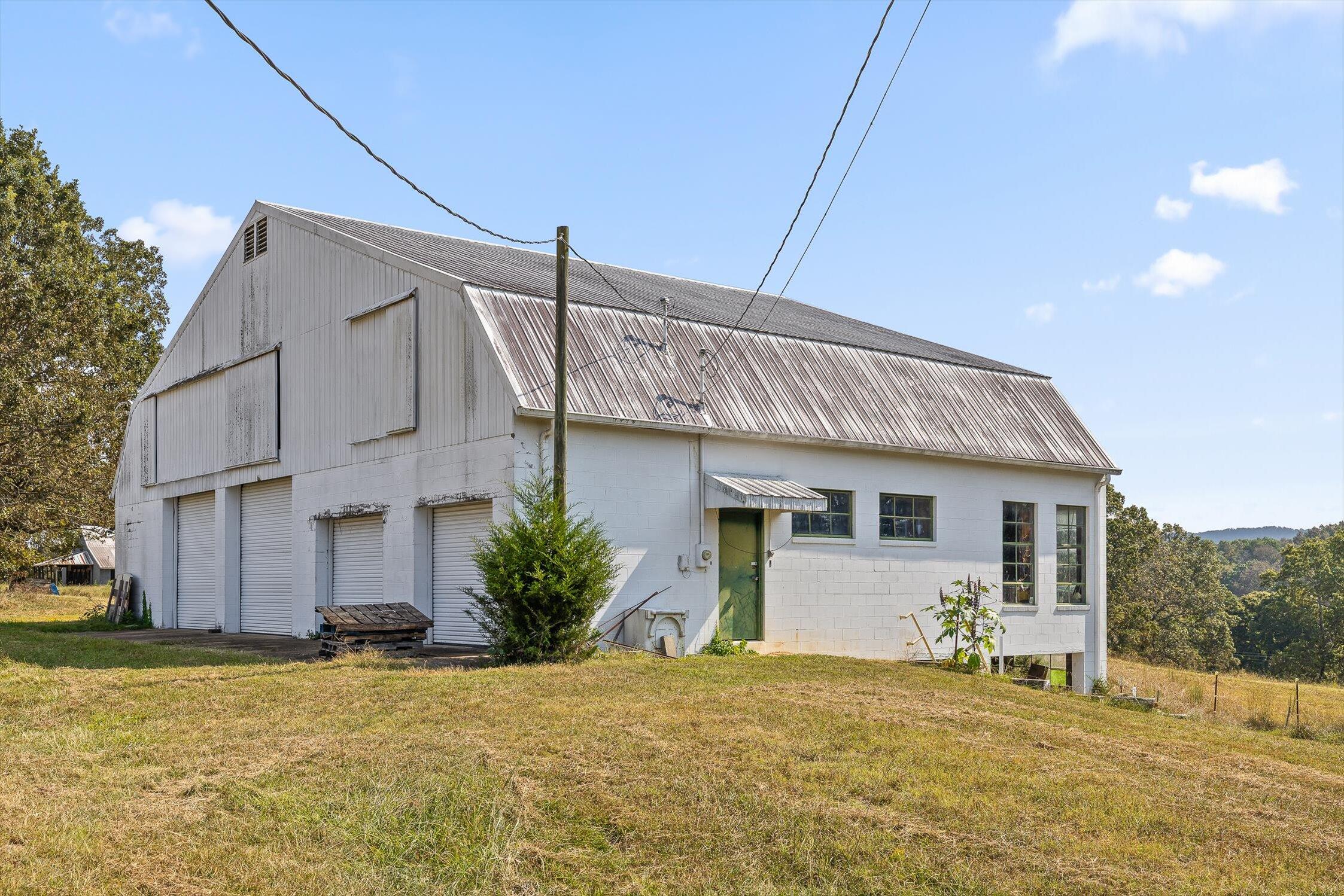 9405 Highway 58 Harrison, TN 37341 - Photo 13 of 76 Barn 2