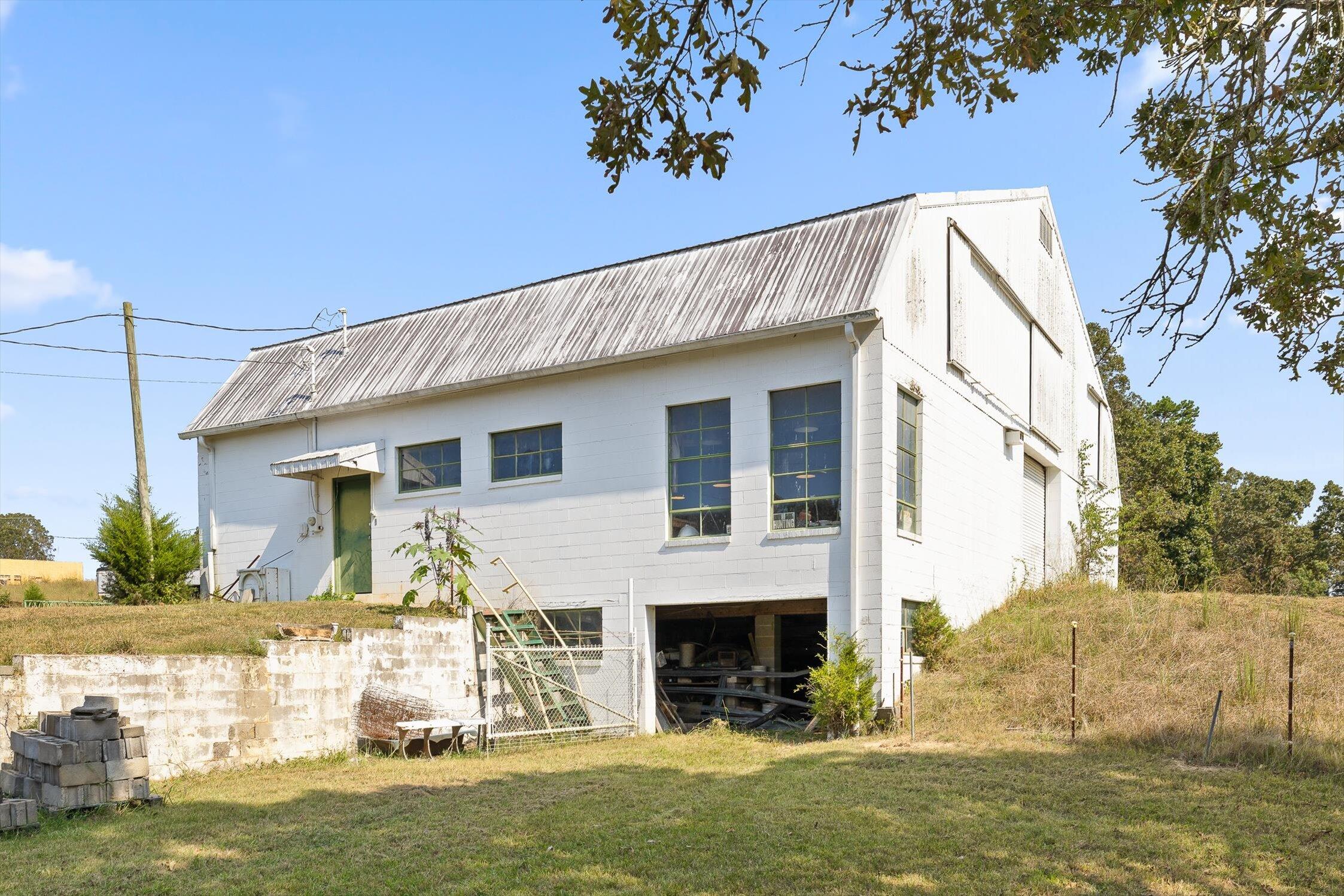 9405 Highway 58 Harrison, TN 37341 - Photo 14 of 76 Barn 2
