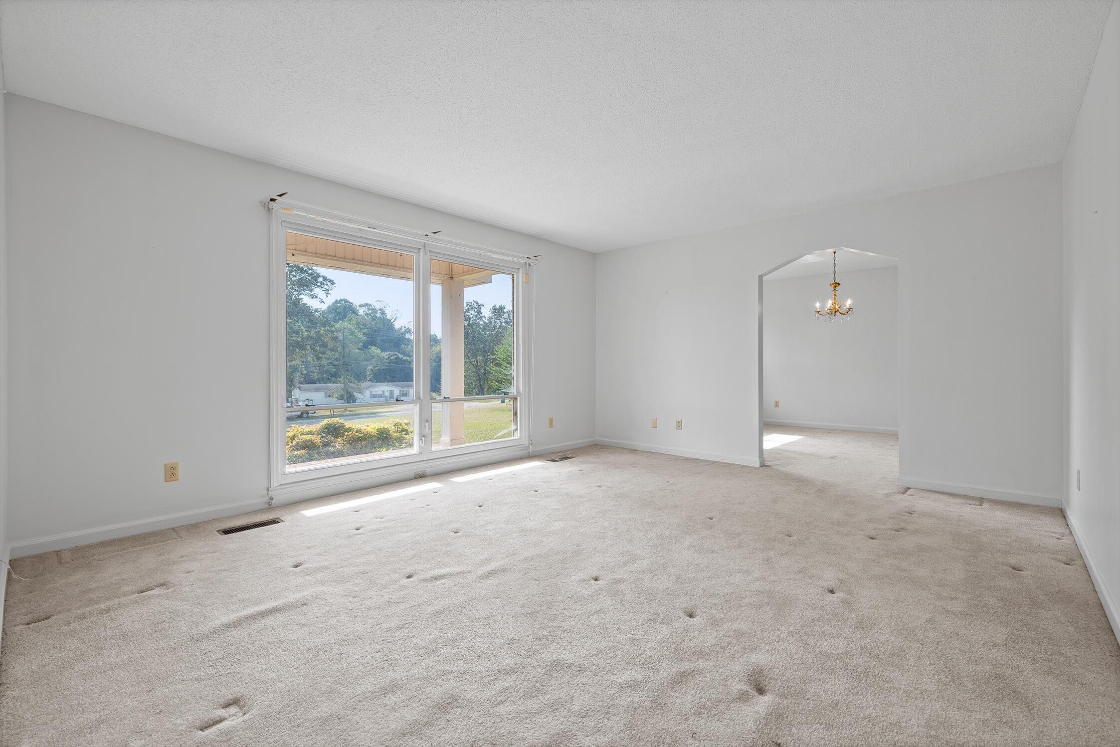 9405 Highway 58 Harrison, TN 37341 - Photo 21 of 76 Living Room - Primary House