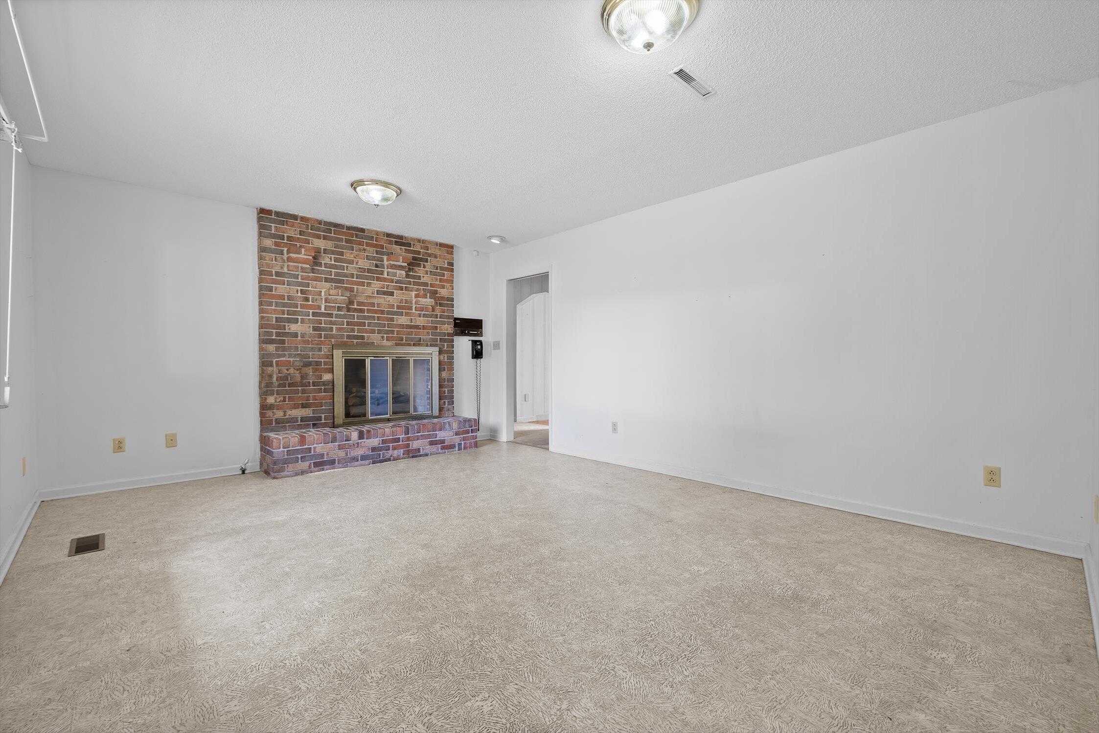 9405 Highway 58 Harrison, TN 37341 - Photo 26 of 76 Family Room - Primary House