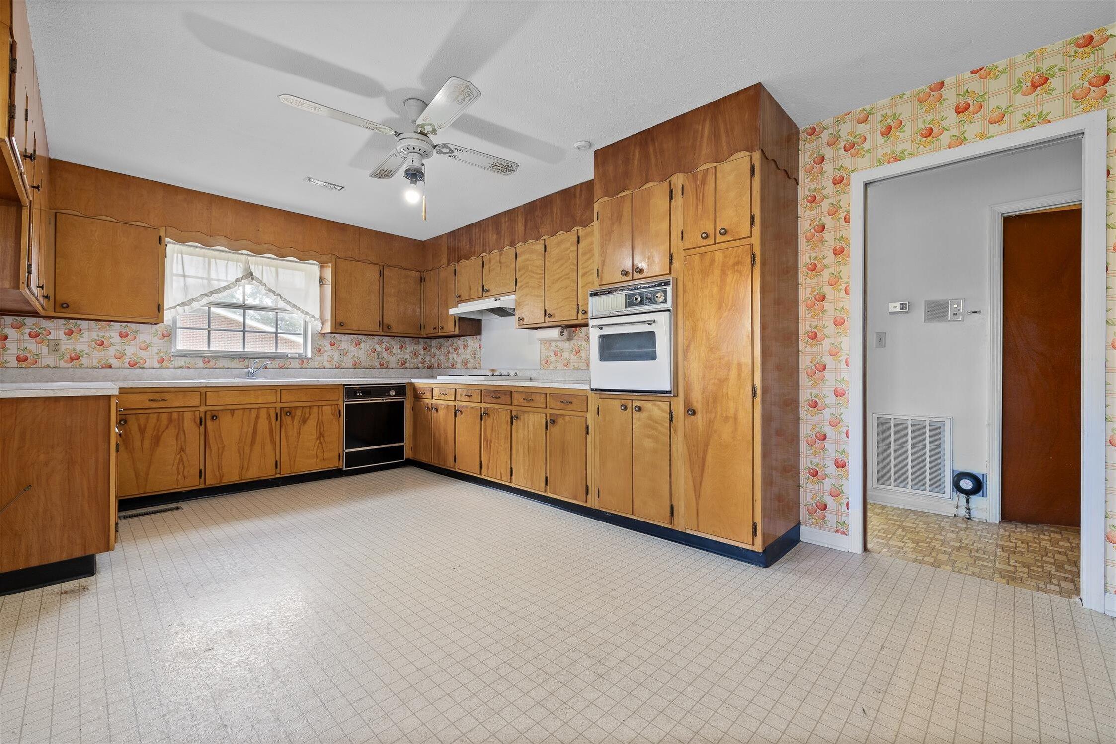 9405 Highway 58 Harrison, TN 37341 - Photo 49 of 76 Kitchen - Accessory Unit