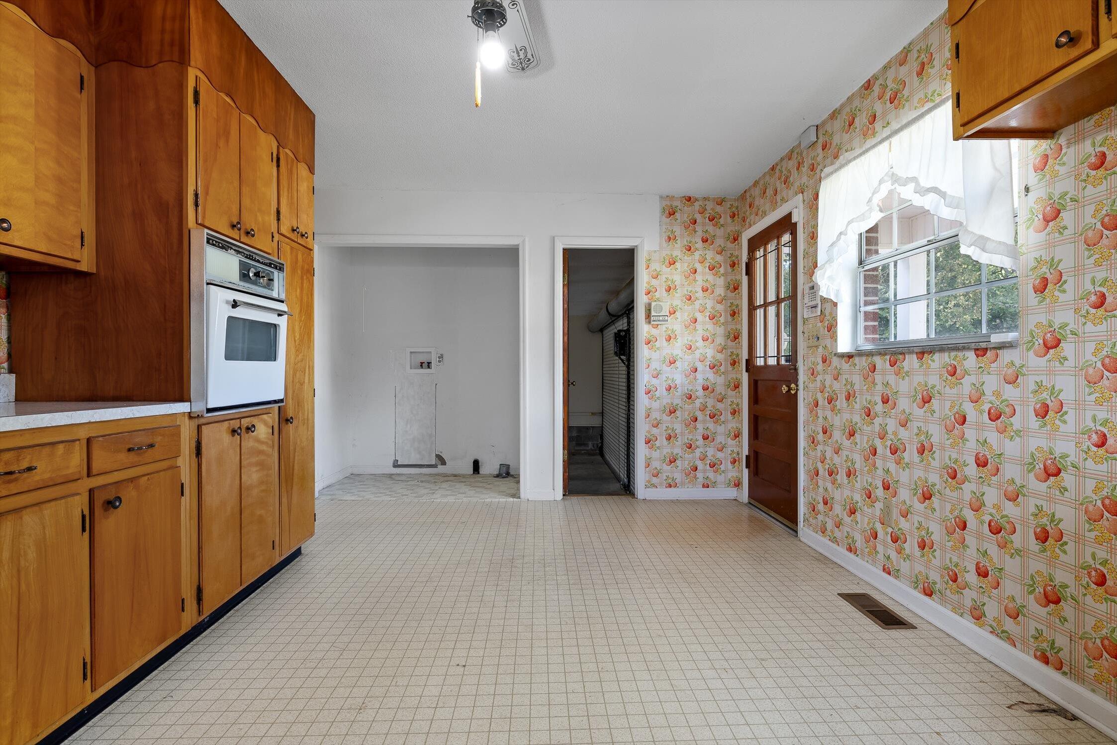 9405 Highway 58 Harrison, TN 37341 - Photo 50 of 76 Kitchen - Accessory Unit