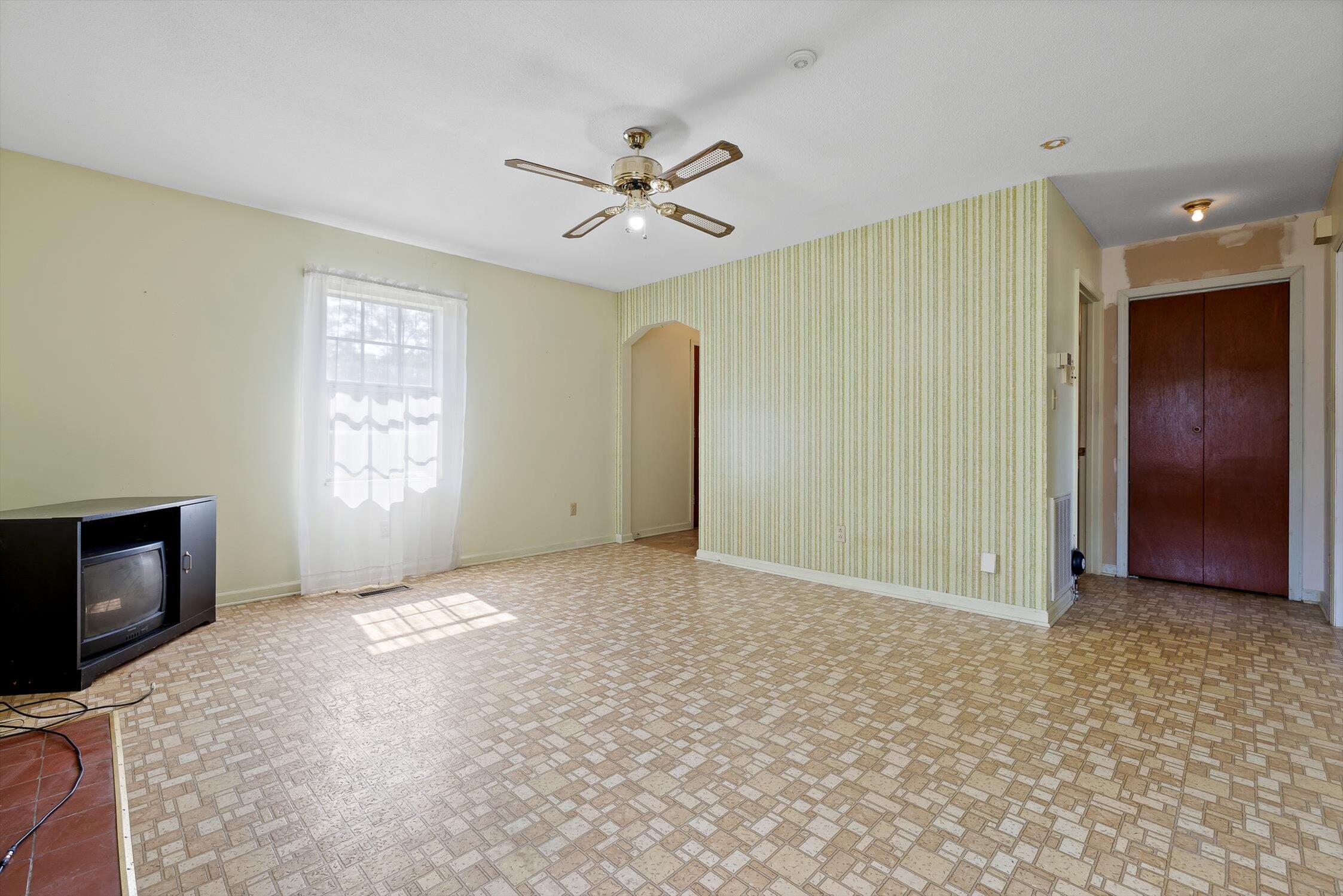 9405 Highway 58 Harrison, TN 37341 - Photo 51 of 76 Living Room - Accessory Unit