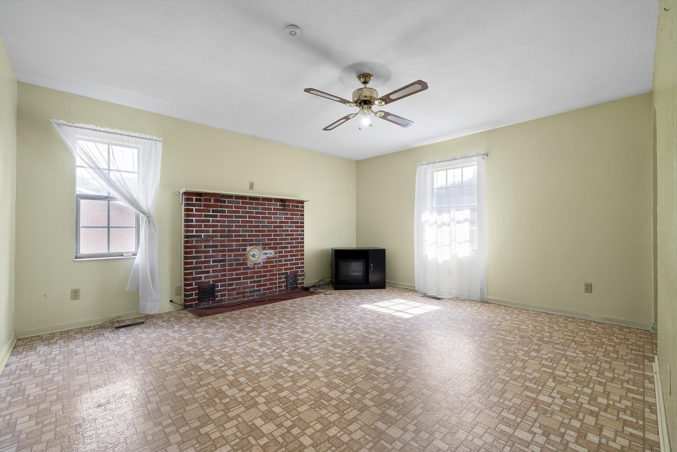 9405 Highway 58 Harrison, TN 37341 - Photo 52 of 76 Living Room - Accessory Unit