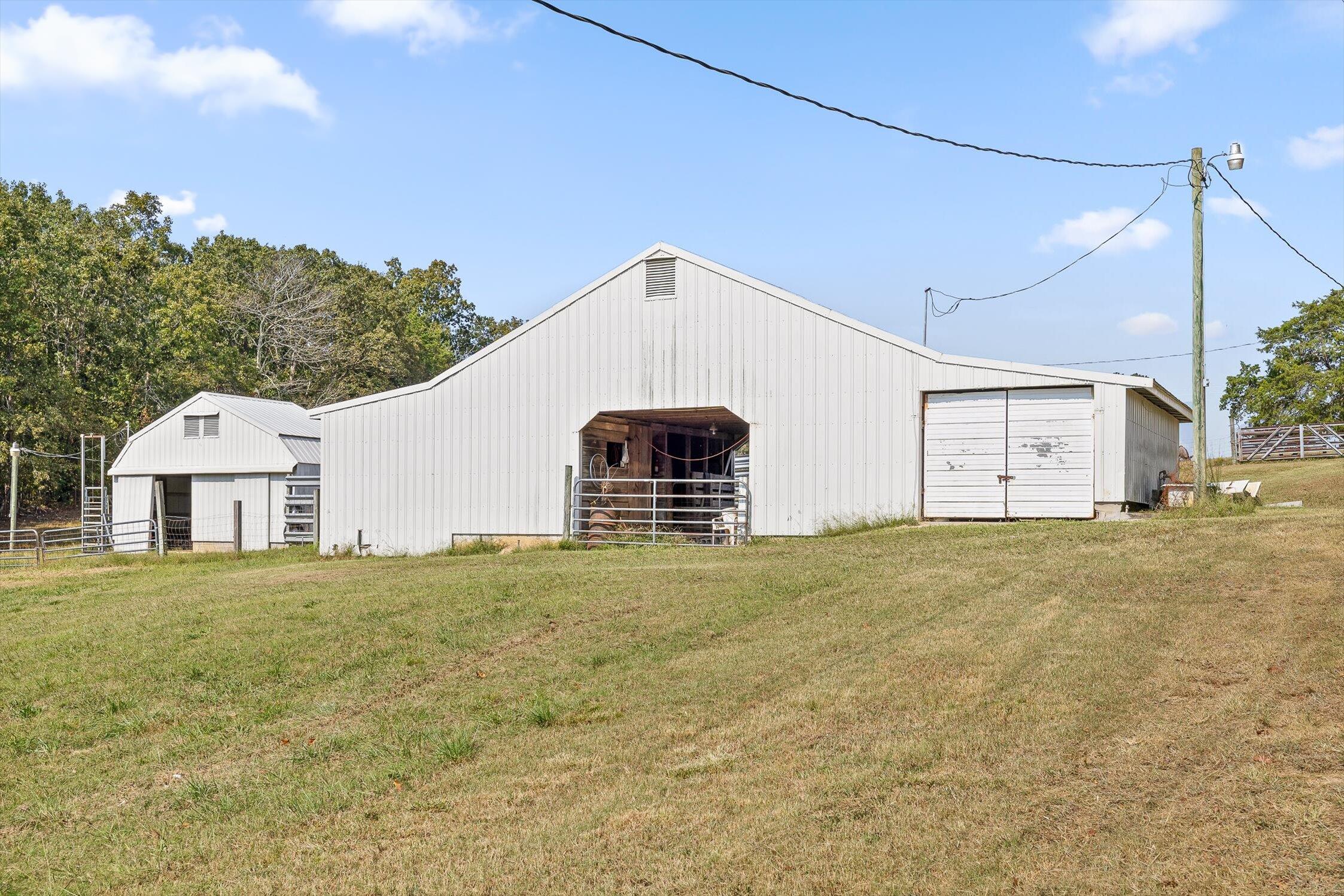 9405 Highway 58 Harrison, TN 37341 - Photo 10 of 76 Barn 1
