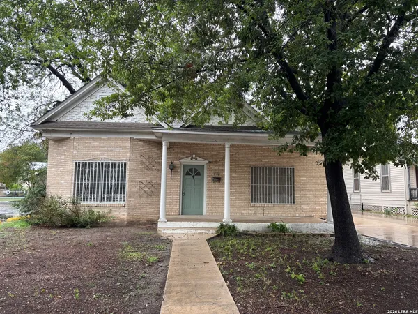 $2,000 | 1021 South Alamo Street, San Antonio, TX 78204