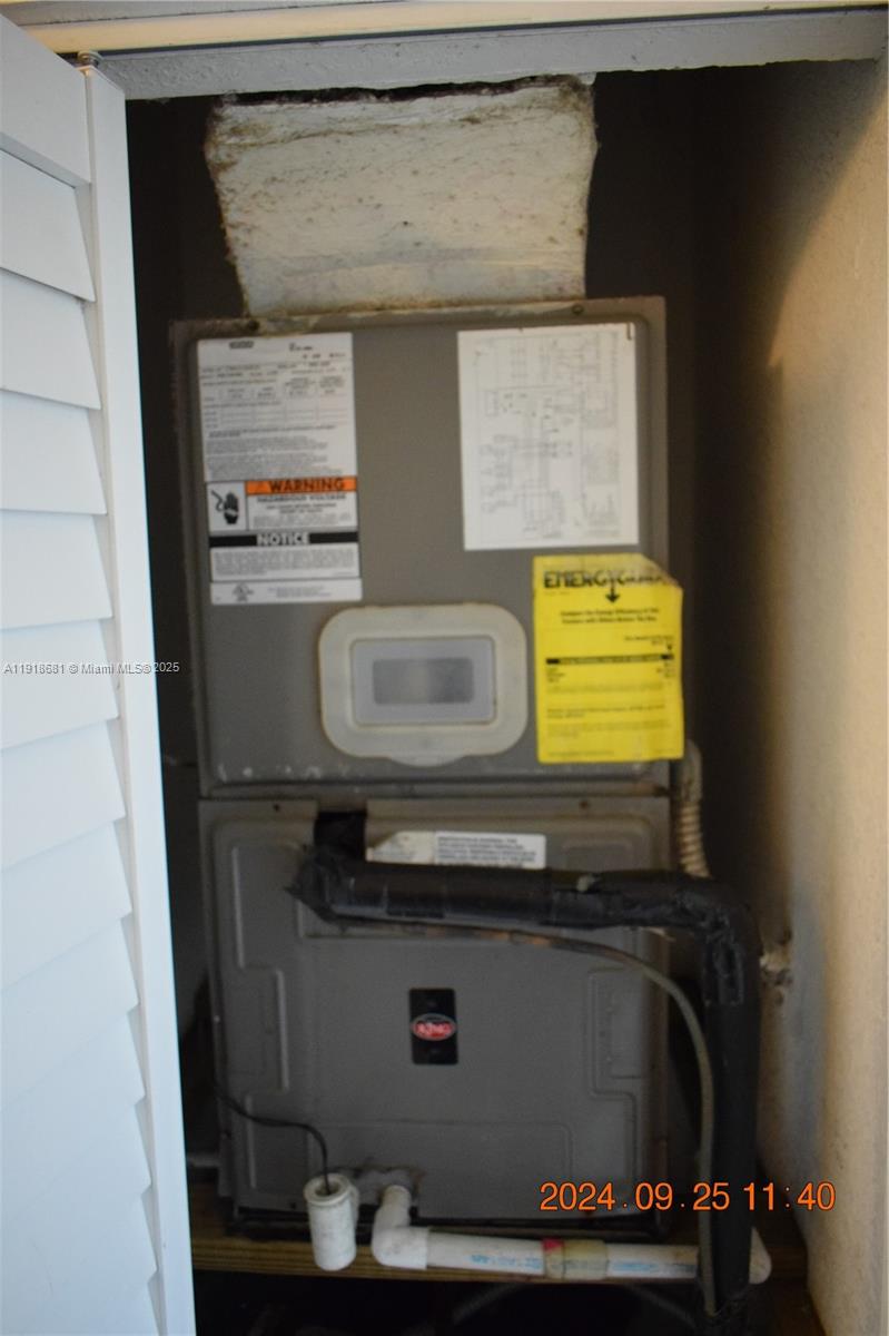12080 Southwest 268th Street, Unit 28 Homestead, FL 33032 - Photo 16 of 25 a bathroom with a sink and a mirror