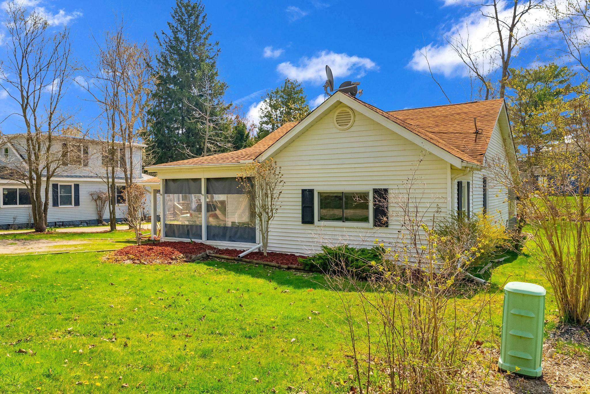 7410 Shoreward Road Lexington, MI 48450 - Photo 4 of 56 50172860-fc71606b-2d44-4bec-a5c8-cccb65d8fe6d.JPG