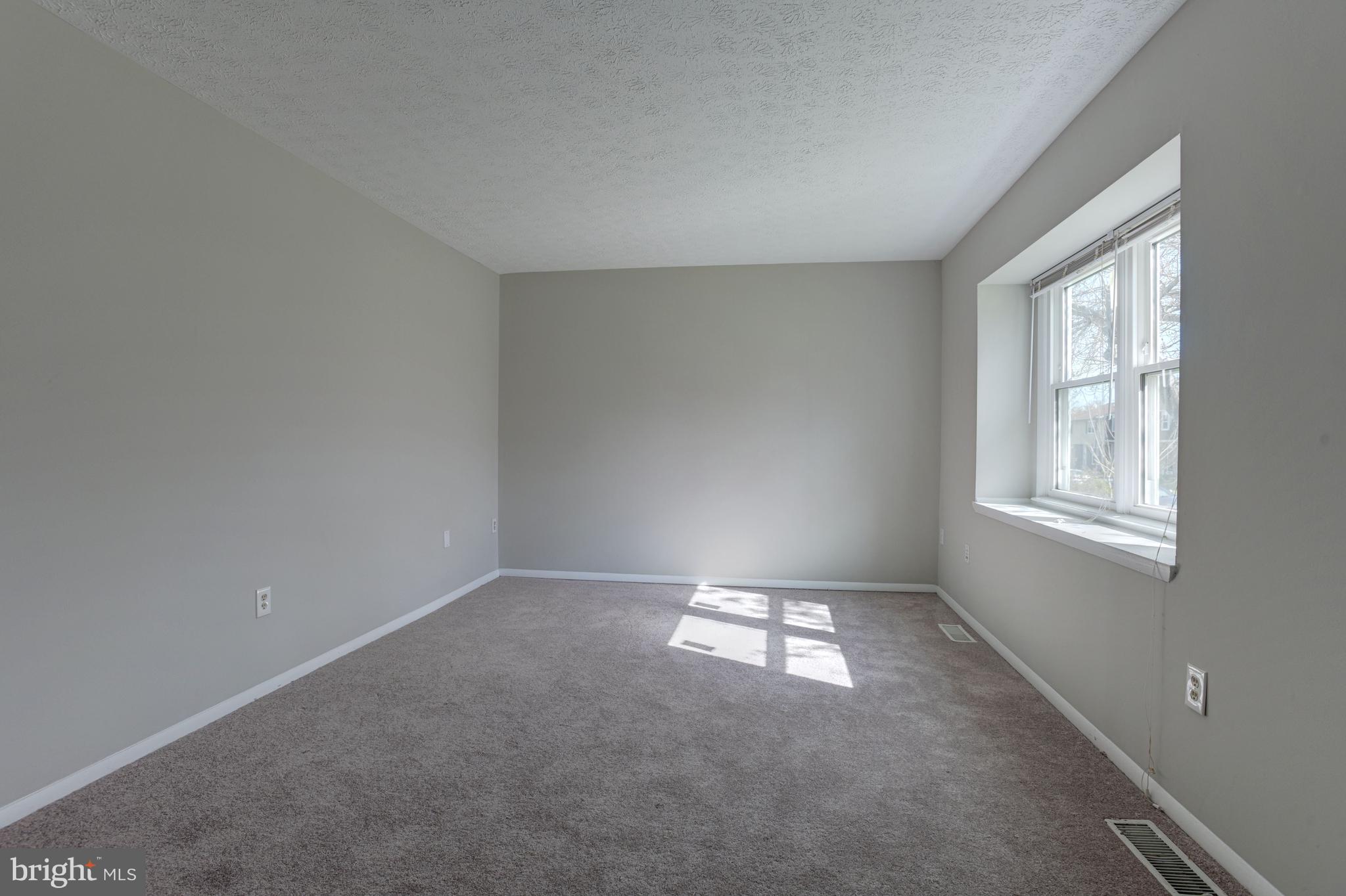 195 Farm Road Aberdeen, MD 21001 - Photo 3 of 28 Living Room