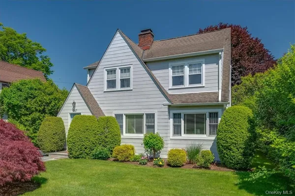 $989,000 | 367 Old Mamaroneck Road, White Plains, NY 10605