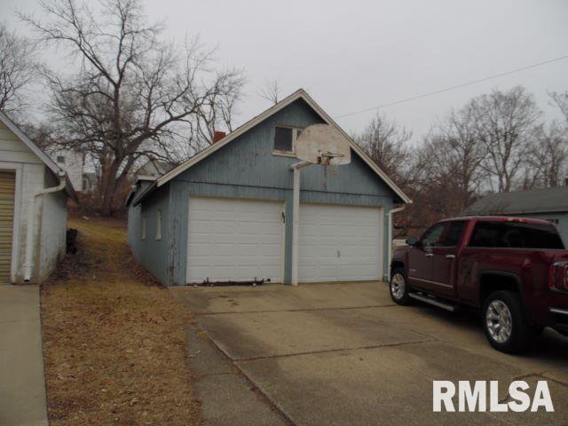 355 West Walnut Street Canton, IL 61520 - Photo 2 of 14