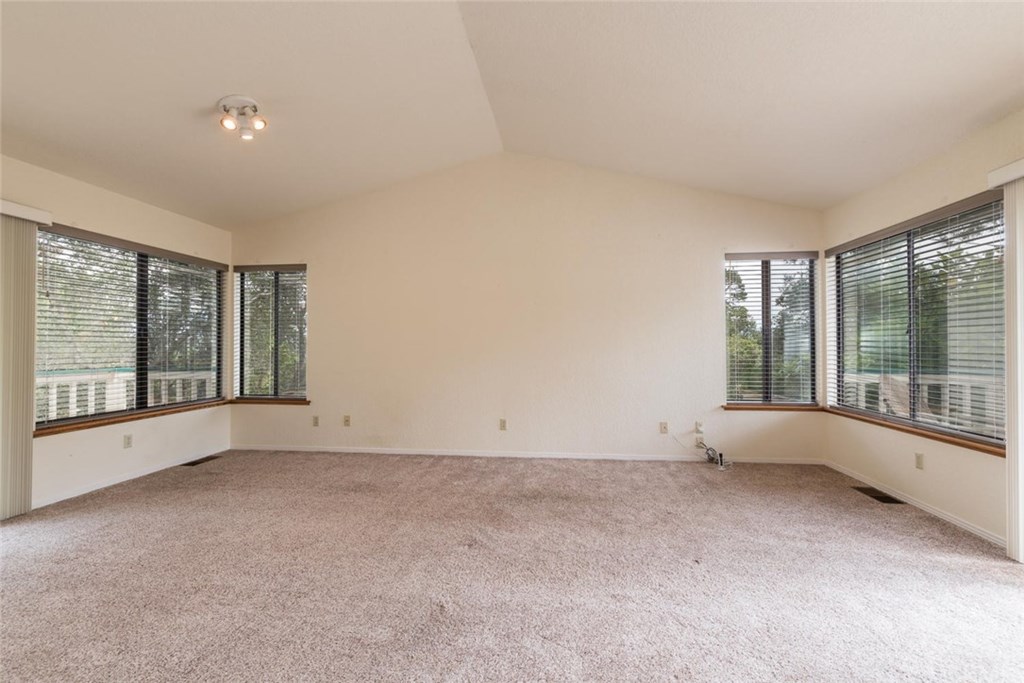 2755 Taft Place Cambria, CA 93428 - Photo 5 of 32 Living Room