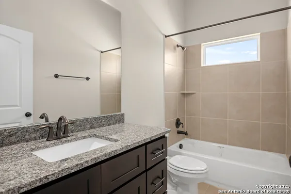 $2,700 | 406 Park Circle, Hondo, TX 78861