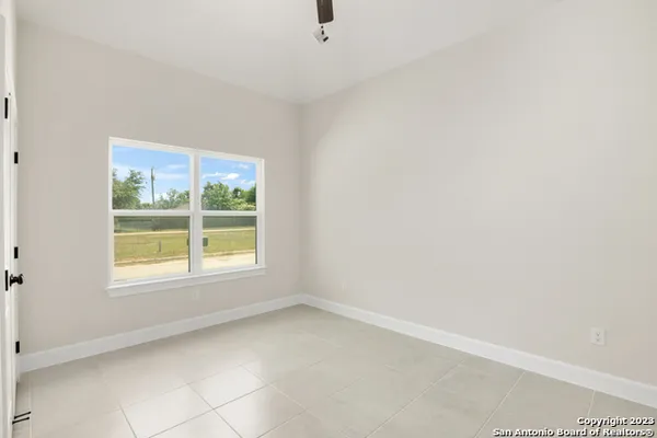 $2,700 | 406 Park Circle, Hondo, TX 78861