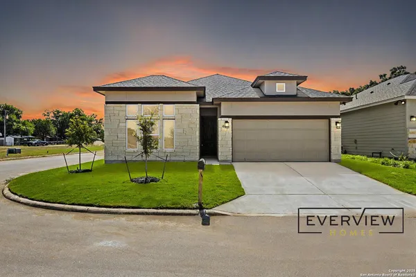 $2,700 | 406 Park Circle, Hondo, TX 78861