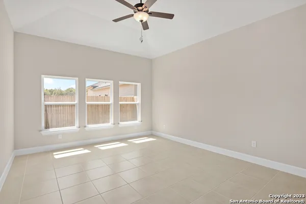 $2,700 | 406 Park Circle, Hondo, TX 78861