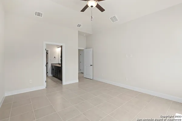 $2,700 | 406 Park Circle, Hondo, TX 78861