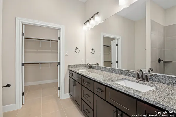 $2,700 | 406 Park Circle, Hondo, TX 78861