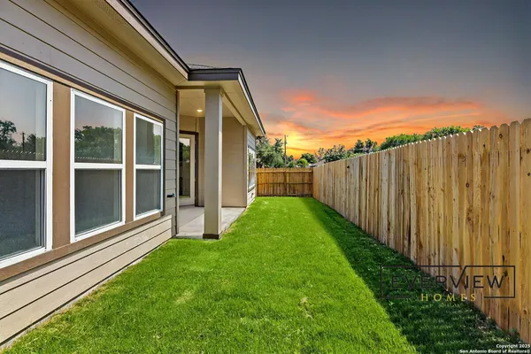 $2,700 | 406 Park Circle, Hondo, TX 78861