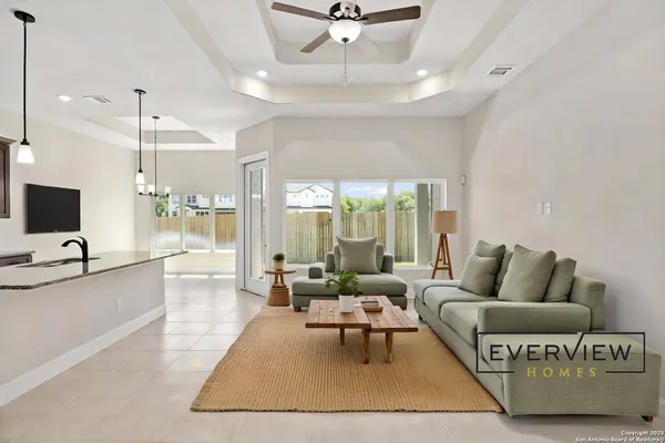 $2,700 | 406 Park Circle, Hondo, TX 78861