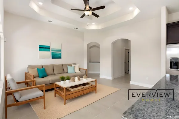 $2,700 | 406 Park Circle, Hondo, TX 78861