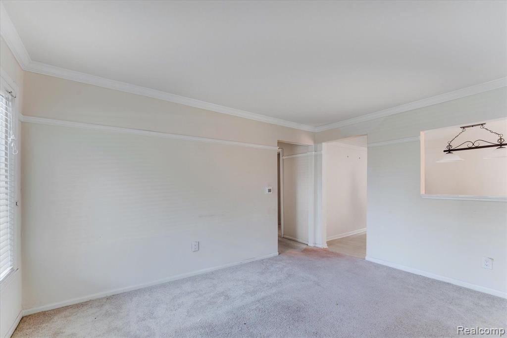 819 Francis Street Rochester Hills, MI 48307 - Photo 8 of 25