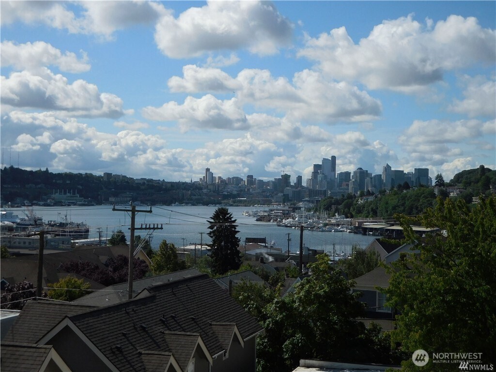 3615 Albion Place North, Unit A Seattle, WA 98103 - Photo 2 of 22