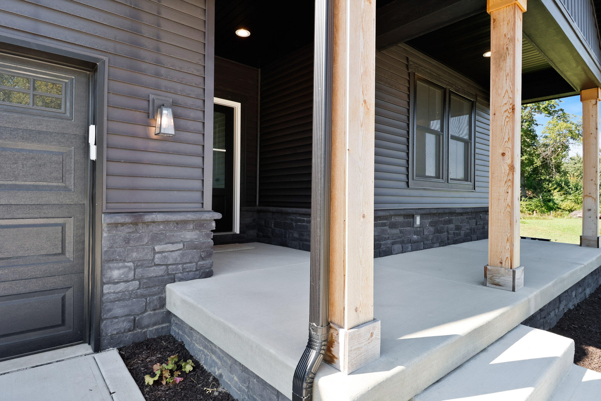 2183 Foley Street Portage, IN 46368 - Photo 2 of 22 2048x1368