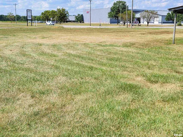 $195,000 | 11044 Old Highway 50, Flora, IL 62839